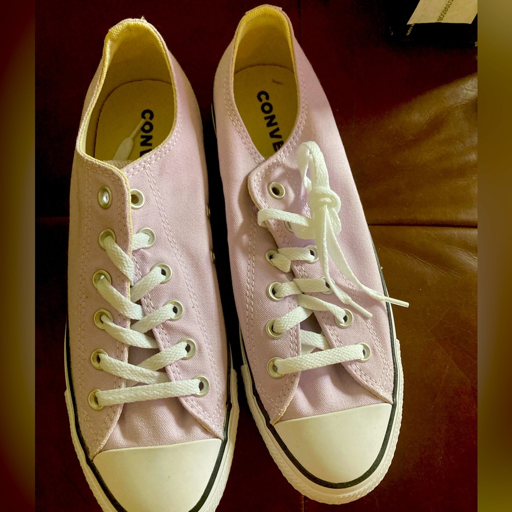 NEW Converse pale amethyst unisex low top sneakers  Men 8 Women 10